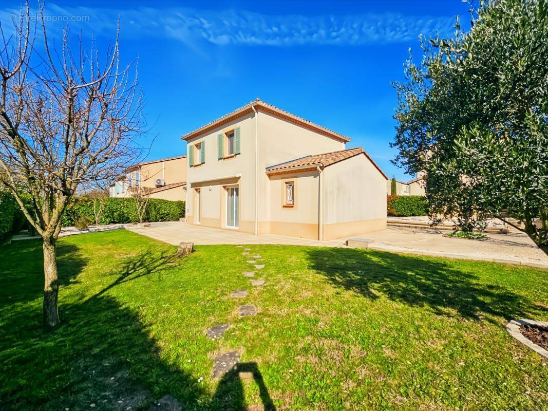 Maison à MONTAREN-ET-SAINT-MEDIERS