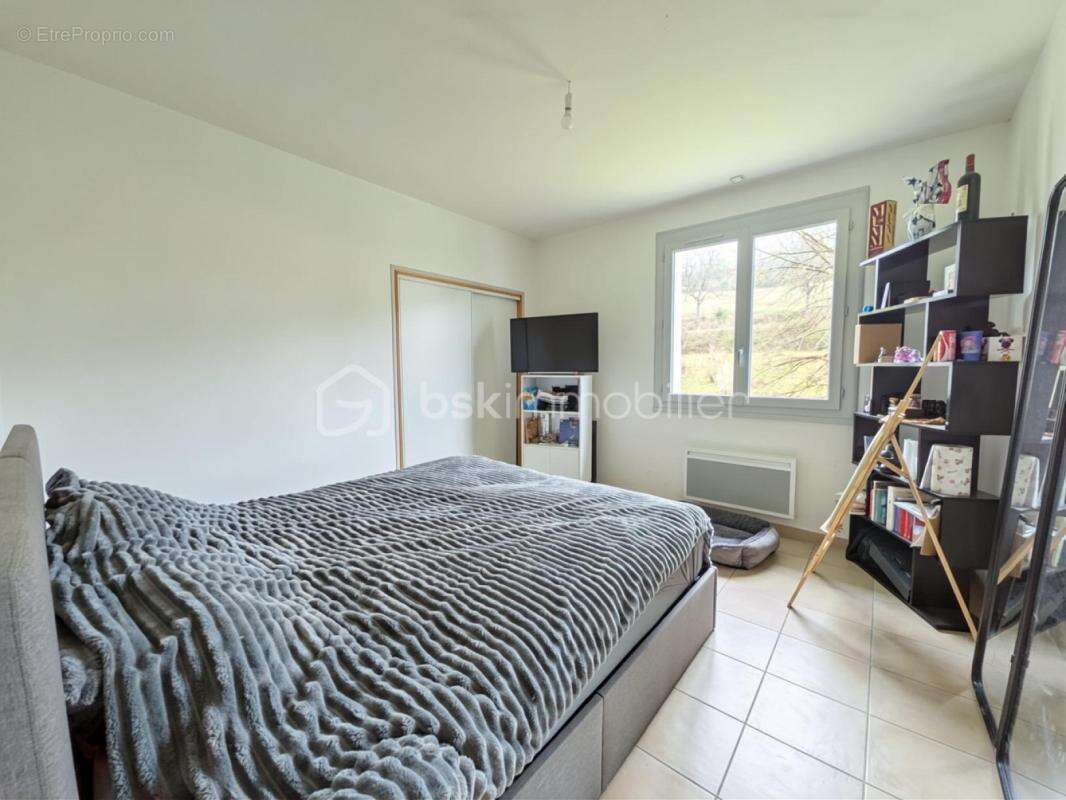 Maison à VIC-FEZENSAC