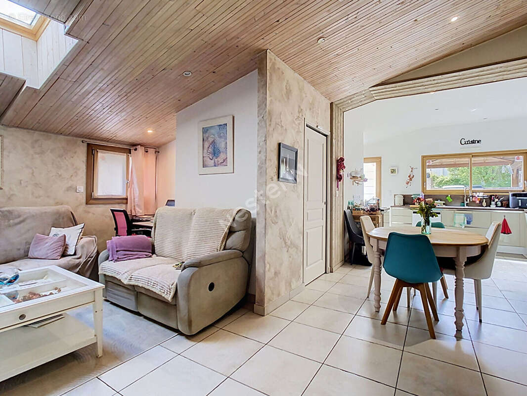 Maison Mouzillon  À seulement 5 minutes de Clisson ; À 5 minutes de Vallet ; À 4 minutes de l'axe Nantes?Cholet ; À 25 minutes d - photo 4