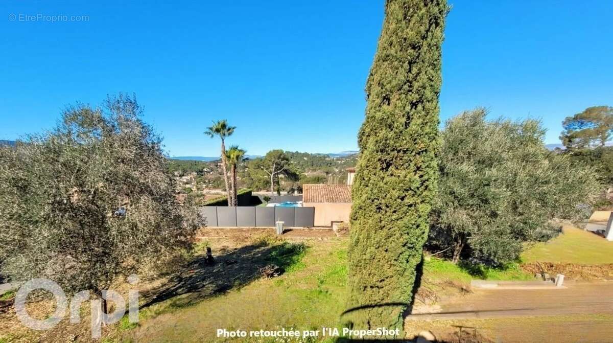 Terrain à MOUGINS