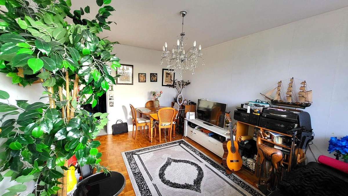 Appartement à VILLENEUVE-LA-GARENNE