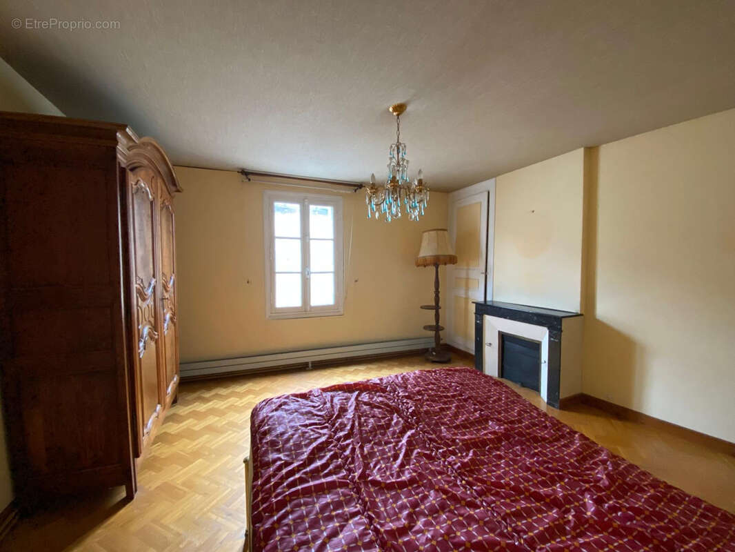 Maison à LE PUY-NOTRE-DAME