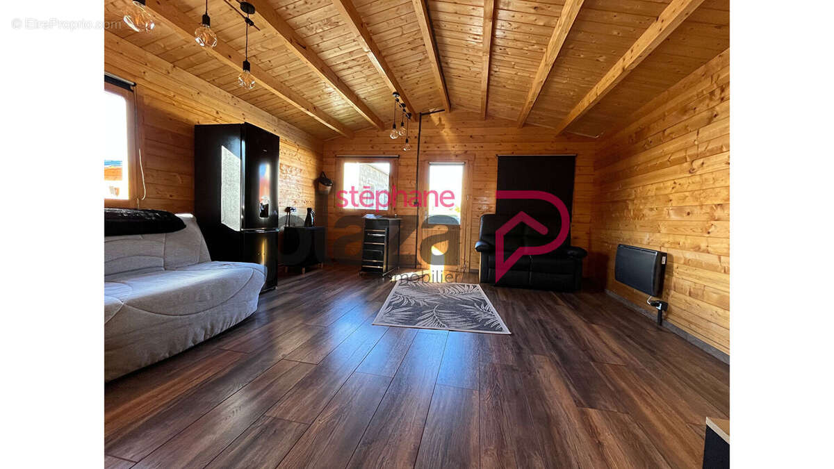 Maison à MONT-SUR-MONNET