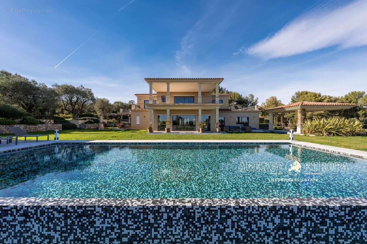 Maison à ROQUEFORT-LES-PINS