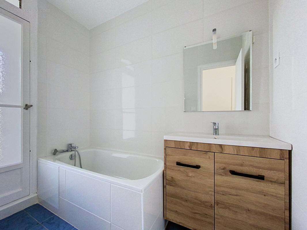 Appartement - 3 Chambres - 1 Place de parking privative - Proche toutes commodités - photo 18