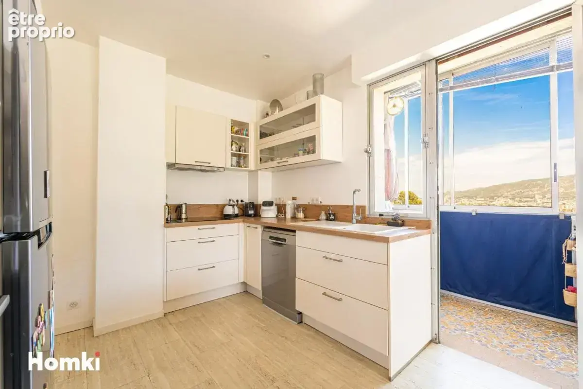 Rare à la vente : Superbe T5 traversant de 130 m² avec terrasse et vue dégagée - photo 10