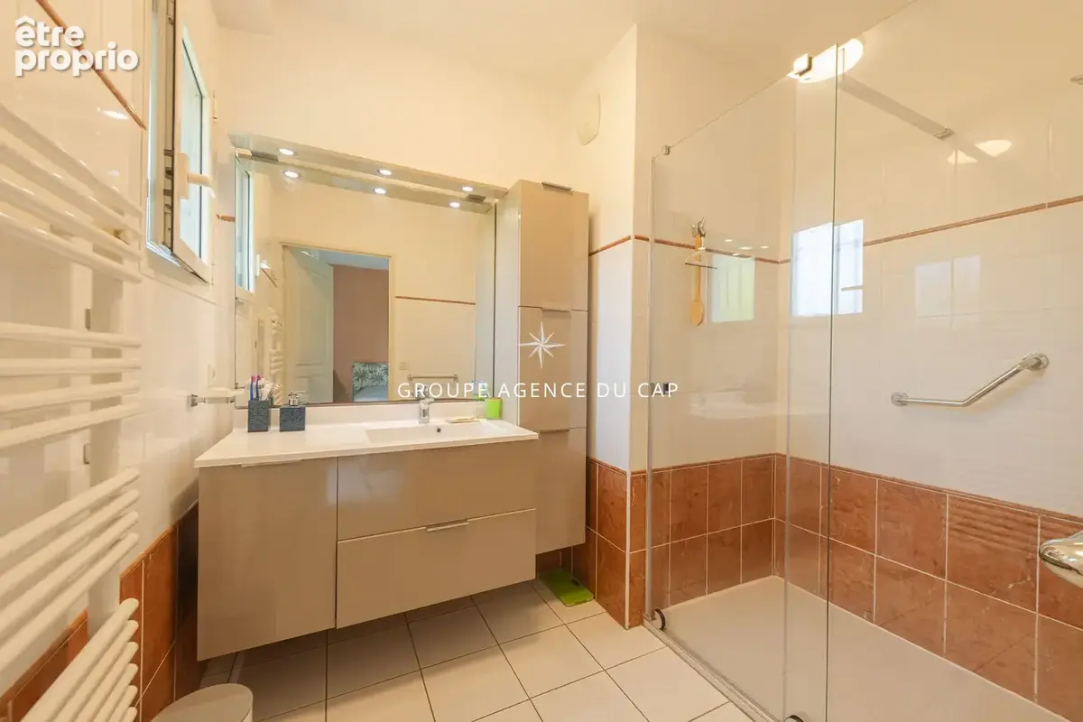 Appartement de standing 156 m² Saint-Raphaël Boulouris Terrasse 43 m² Piscine 2 garages - photo 9