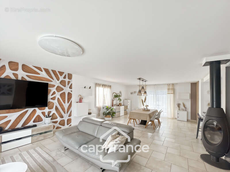 Maison à SAINT-POUANGE