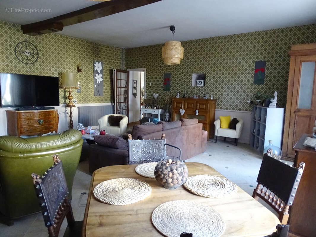 Maison à MONTIGNY-SUR-AUBE