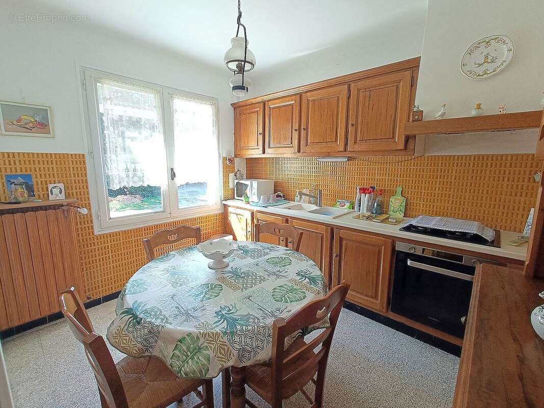 Maison 83 m² à Regusse  - photo 8
