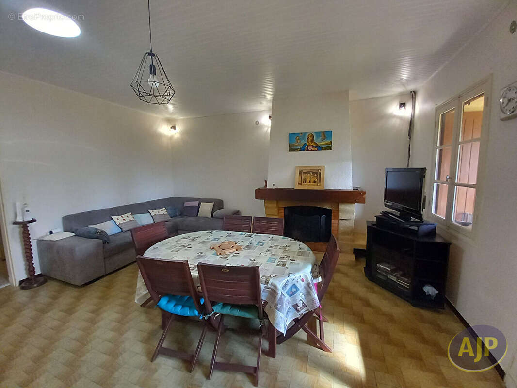 Maison mitoyenne sur la commune de Saint-Estèphe ! - photo 5