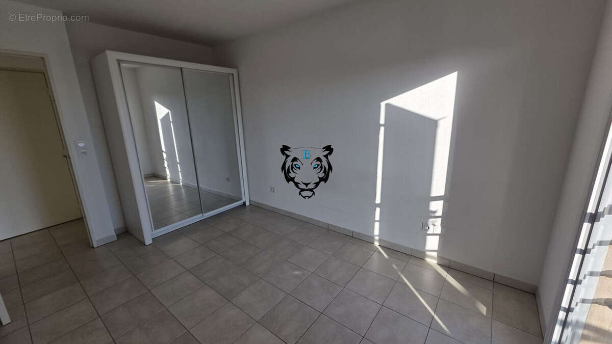 Appartement à ROQUEBRUNE-SUR-ARGENS