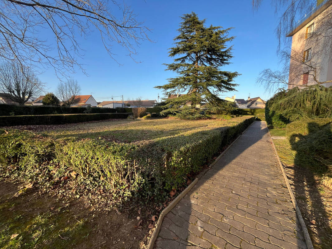 Appartement à LES CLAYES-SOUS-BOIS