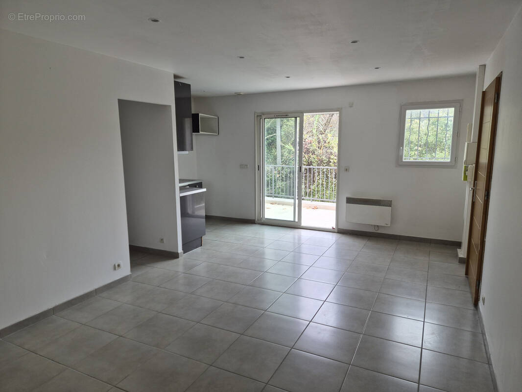 Appartement à SOLLIES-TOUCAS