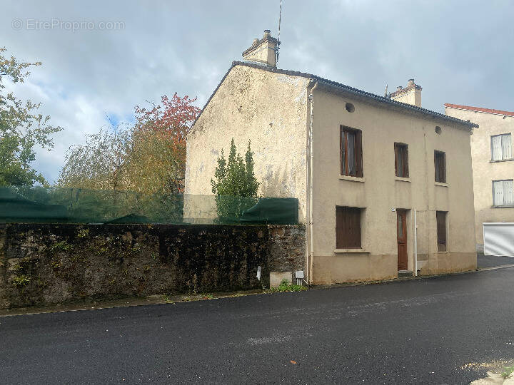 Maison à MAGNAC-LAVAL