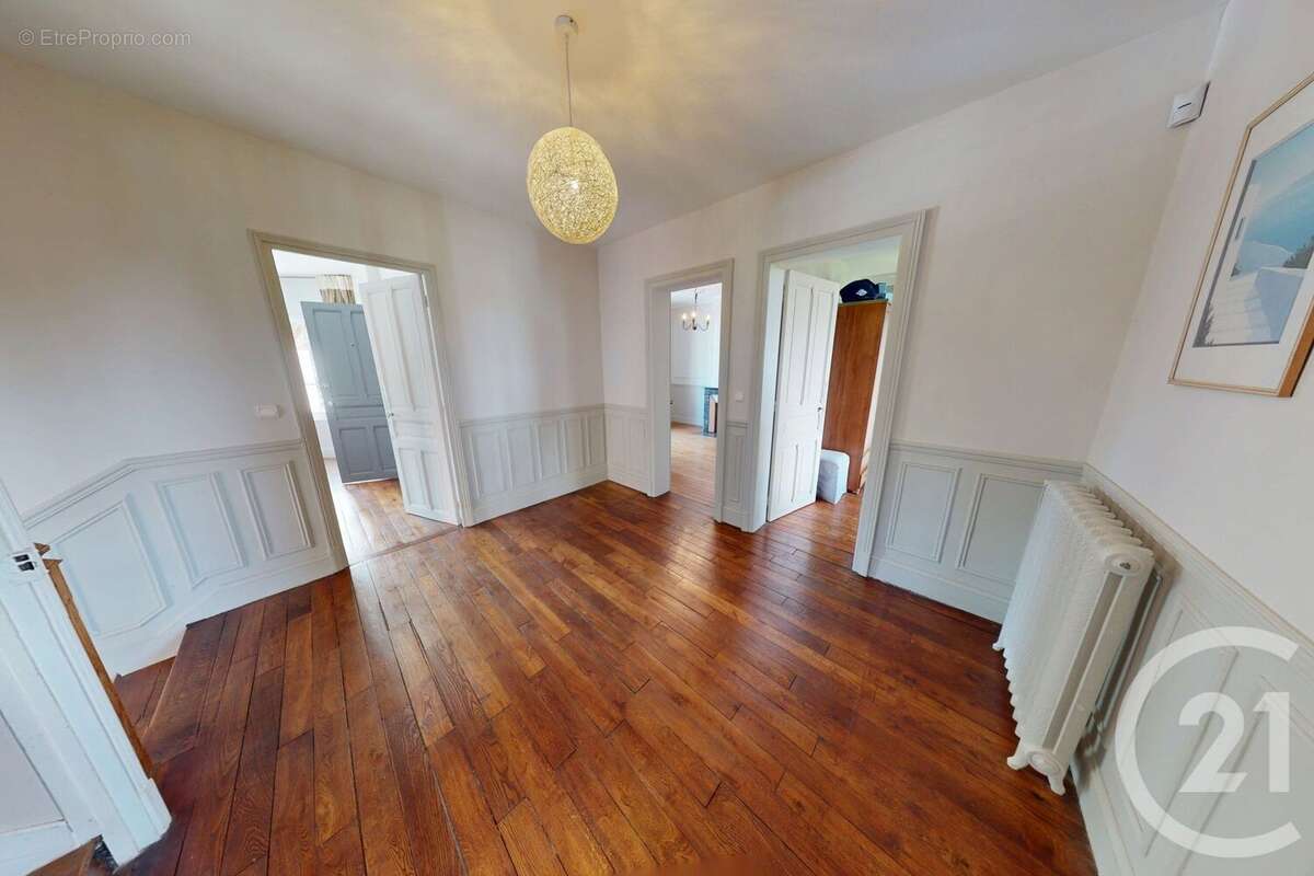 Maison à SAINT-QUENTIN