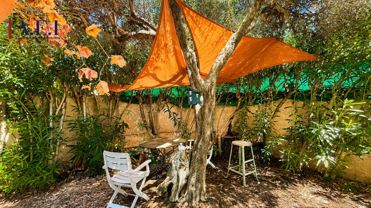 Six-Fours-Les-Plages - Villa individuelle avec jardin & garage - photo 4