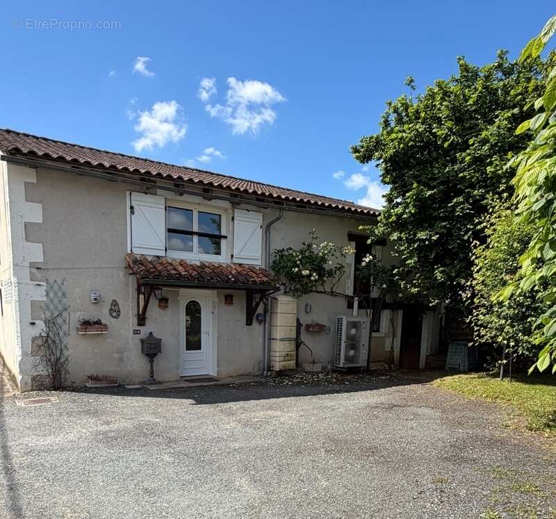 Maison à AGRIS