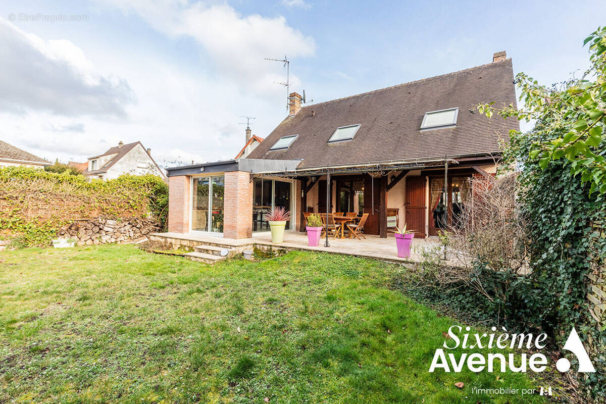 Maison à SAVIGNY-SUR-ORGE