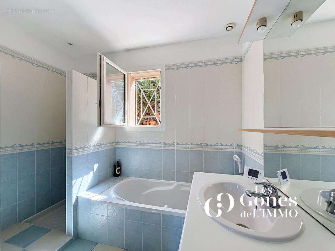 Maison familiale de 130 m2 sur 1 100 m2 de terrain avec pisc - photo 8