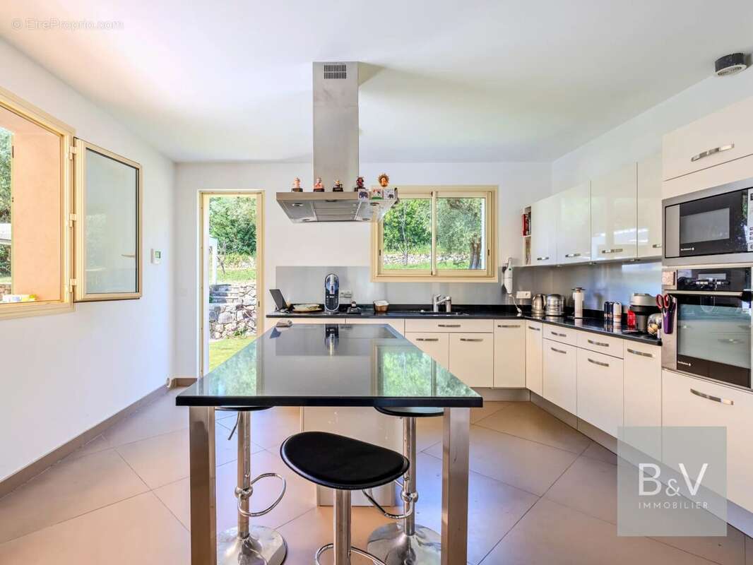 Maison à CHATEAUNEUF-GRASSE
