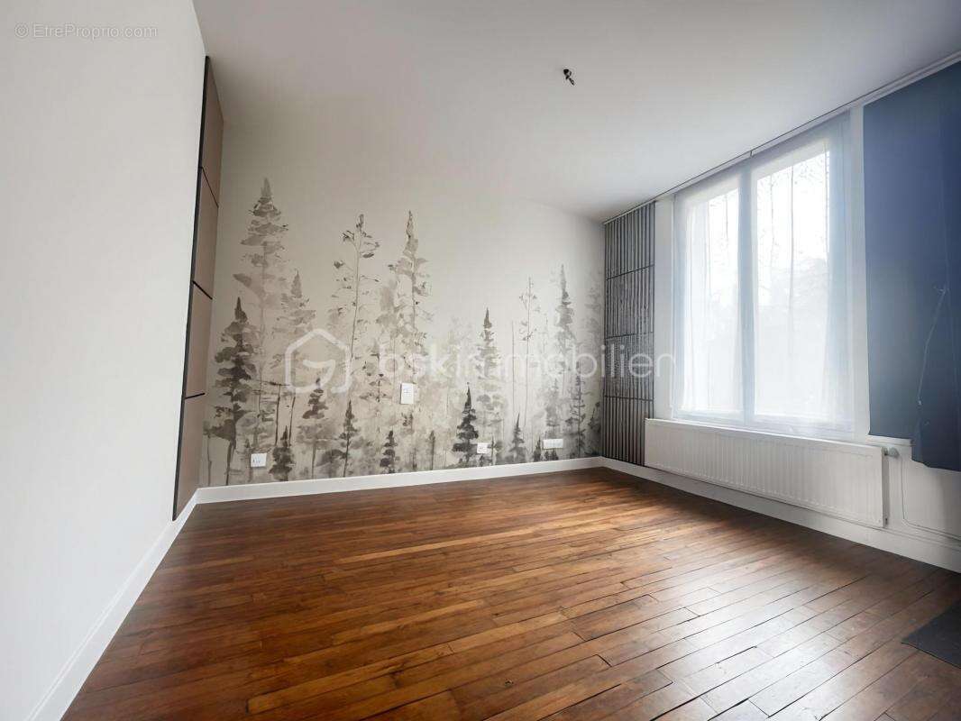 Maison à SAINTE-GENEVIEVE-DES-BOIS