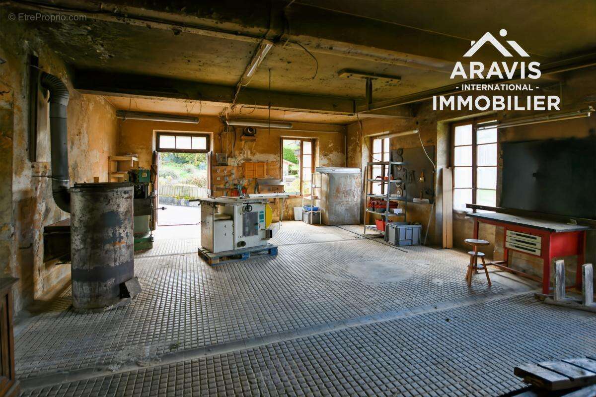 Maison à LA RIVIERE-ENVERSE