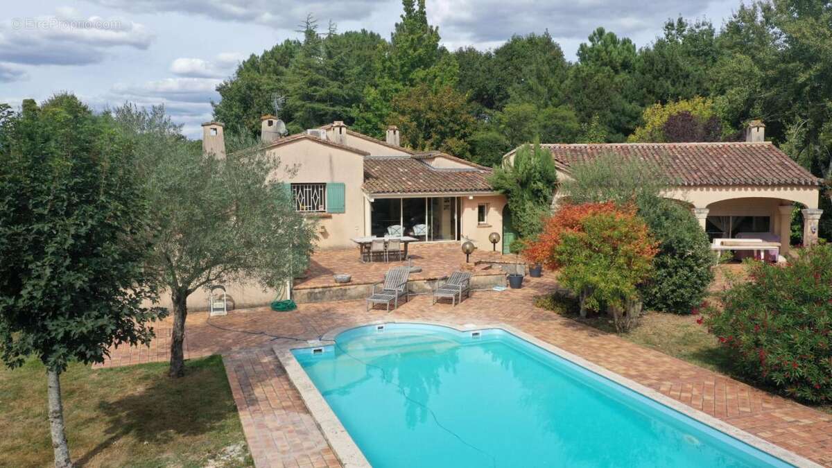Découvrez le charme et les volumes d'une maison d'architecte - 300 m2 - 4 chambres   à pugnac dans un parc arboré pour savourer  - photo 4