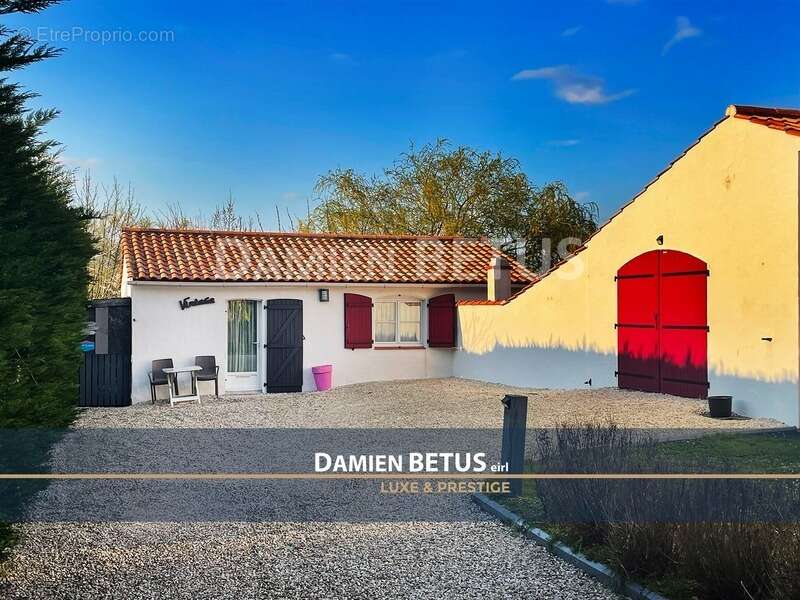 Maison à vendre 8 pièces LE FENOUILLER (85), Grande Maison avec Dépendance et jardin - photo 4