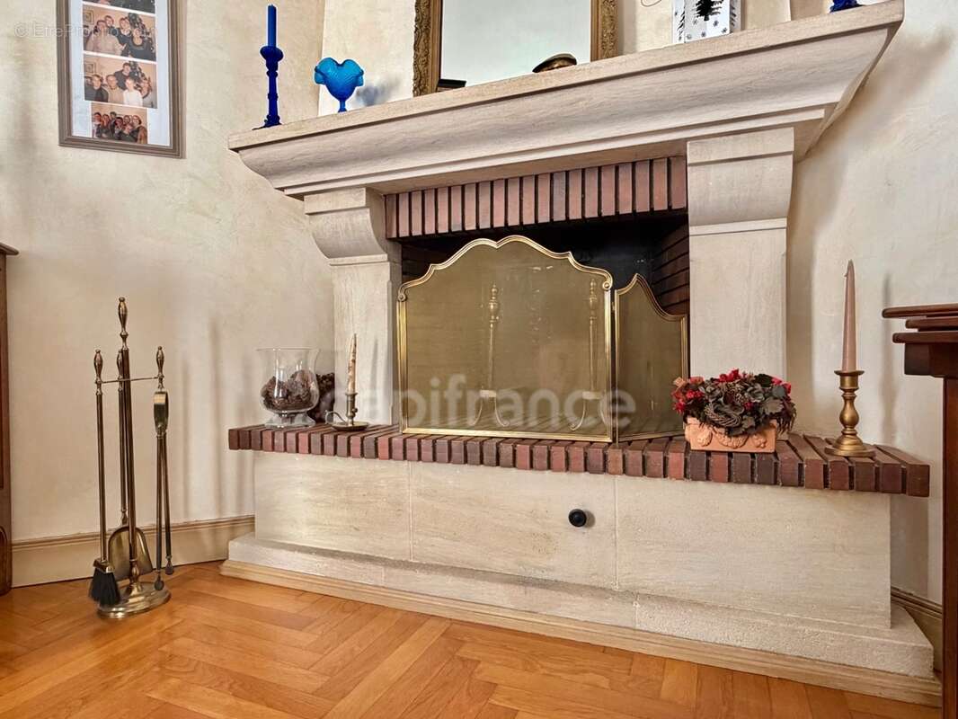 Ensemble immobilier : maison + appartement independant + garage de 135m2 + dependances et terrain clos – rare sur le secteur - photo 10