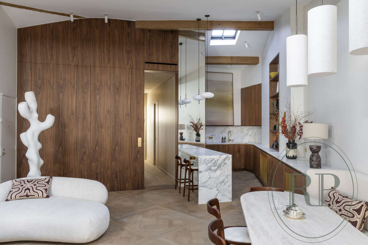 Appartement à PARIS-1E