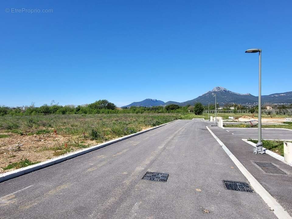 Terrain à LA CRAU