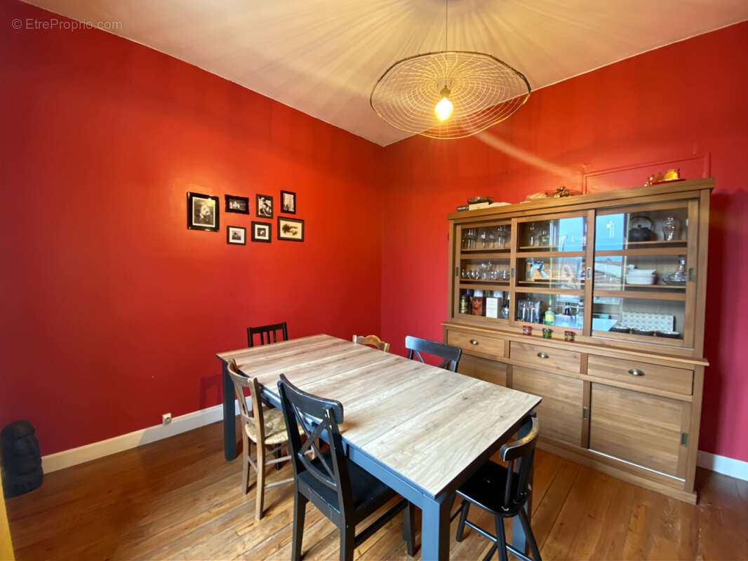 Maison à SAINT-YRIEIX-SUR-CHARENTE