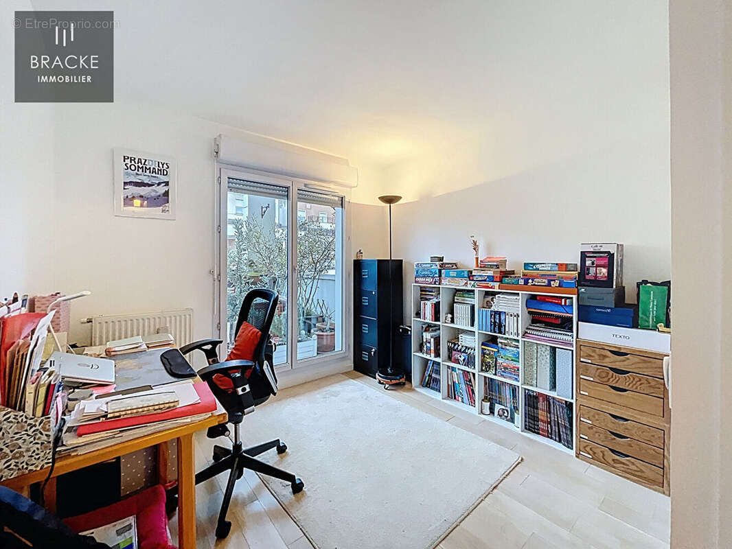 Appartement à COURBEVOIE