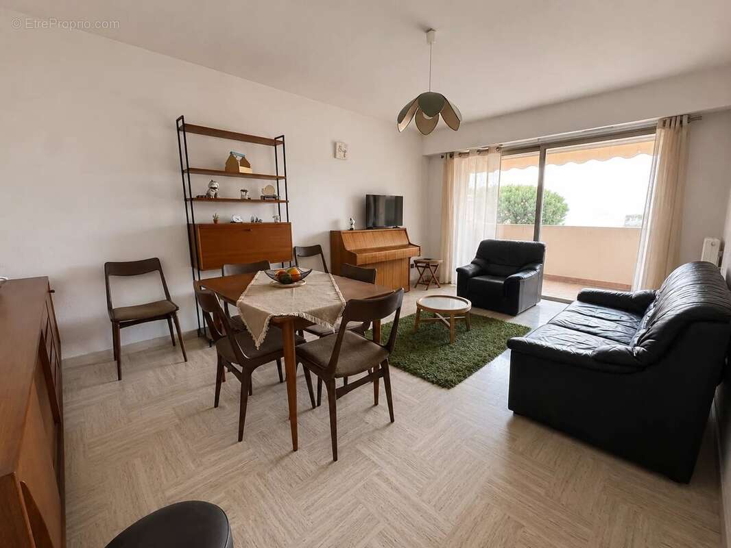Cagnes-sur-Mer - 58 m² - Terrasse - Parking - Cave - photo 2