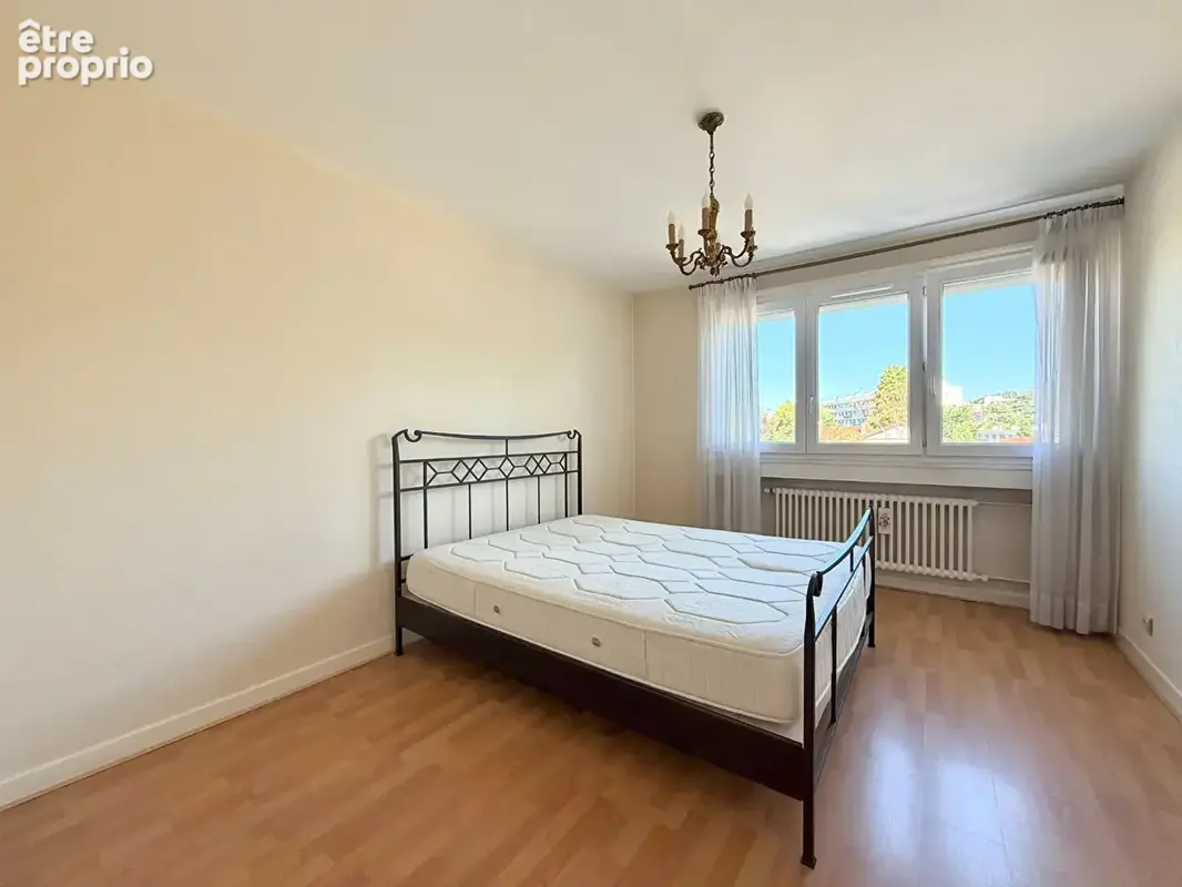Appartement T4 de 83 m² avec garage et cave - À deux pas du Parc de l'Europe - Saint-Étienne - photo 5