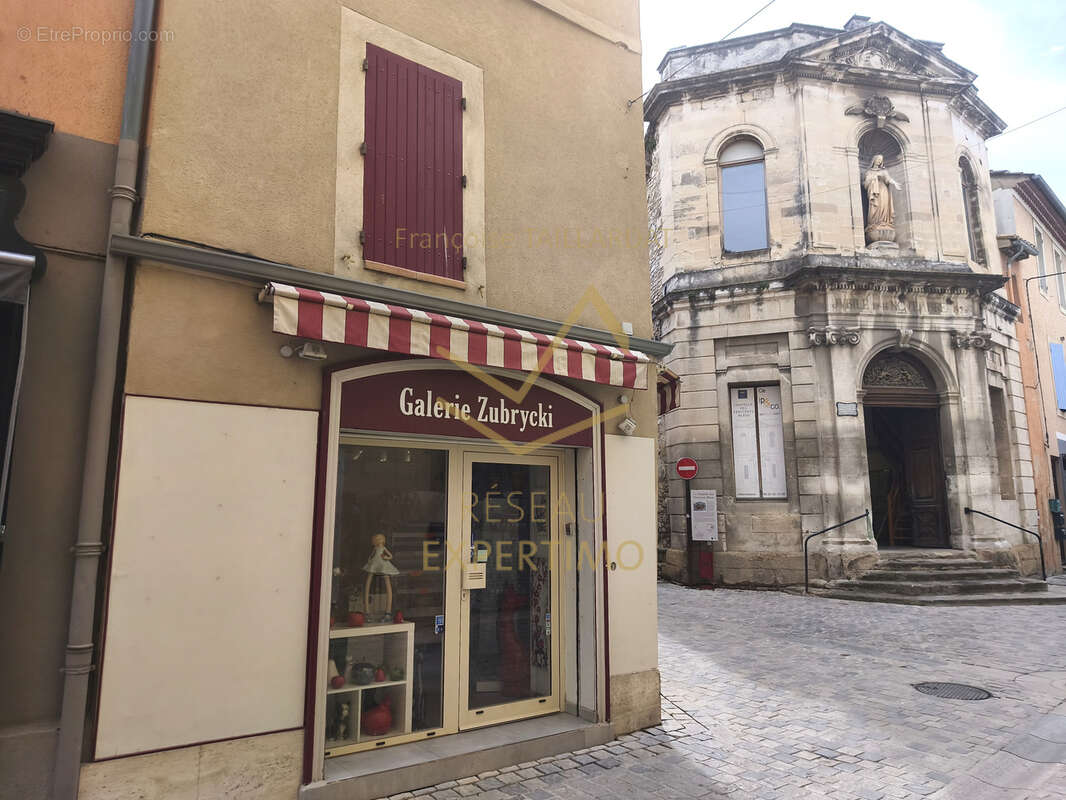 Commerce à L'ISLE-SUR-LA-SORGUE