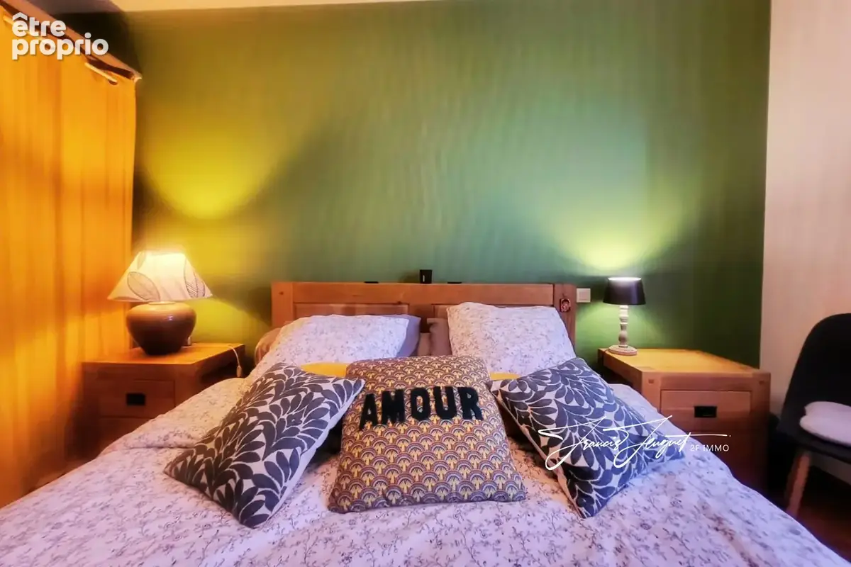 MÉSIGNY - T4 entièrement rénové - Toiture et PAC très récentes - Combles aménageables en appartement locatif - photo 8