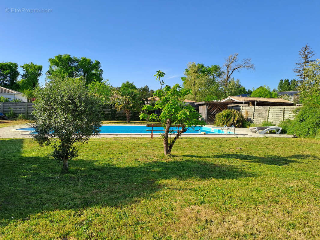 Maison à SAUCATS