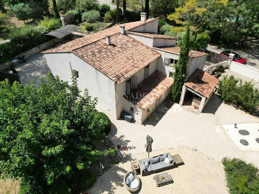Maison à MENERBES