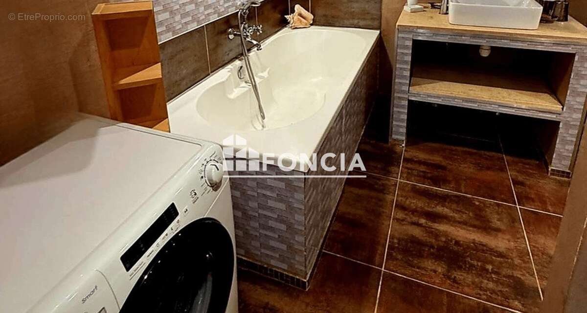 Appartement à COGOLIN