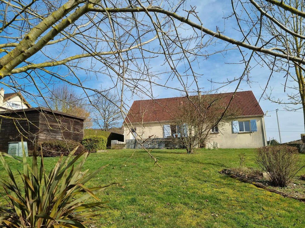 Maison à BESSE-SUR-BRAYE