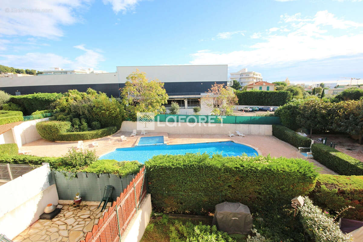 Appartement à SAINT-LAURENT-DU-VAR