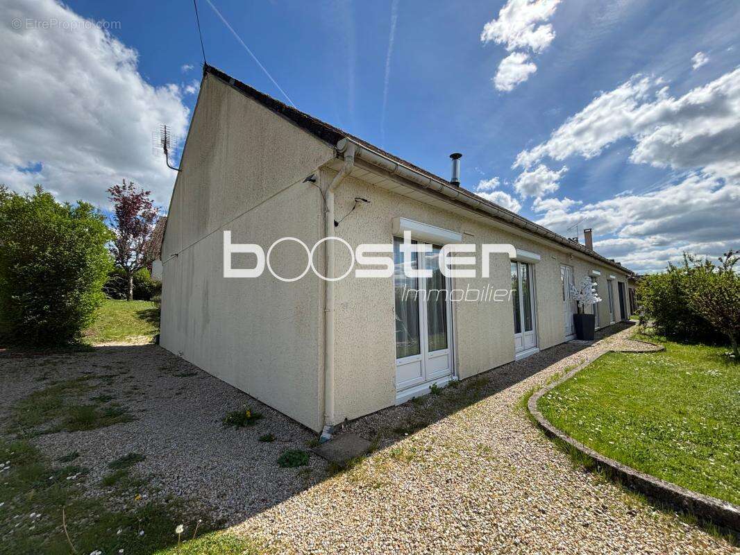 Maison à SAINT-YRIEIX-LA-PERCHE