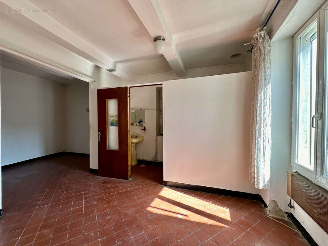 Mouriès (13) : Maison de village spacieuse sur 3 niveaux - photo 5