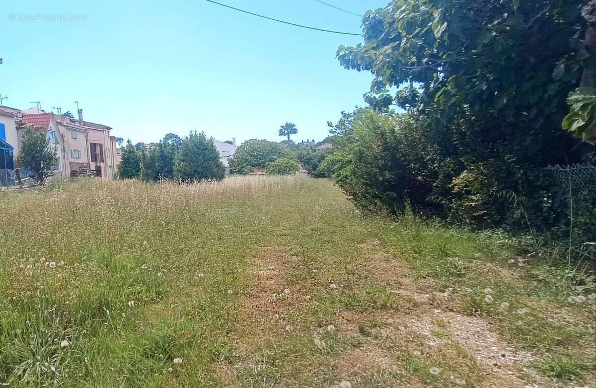 Terrain à SIX-FOURS-LES-PLAGES