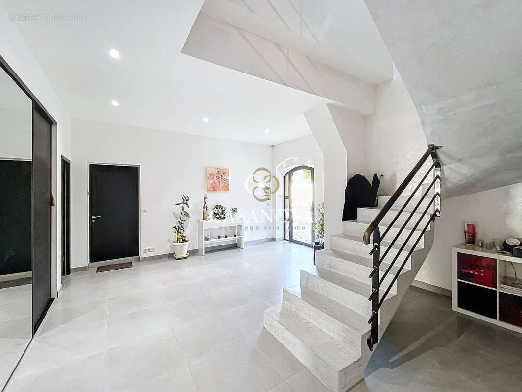Maison de charme rénovée esprit loft avec piscine et volumes généreux  Pézenas - photo 9