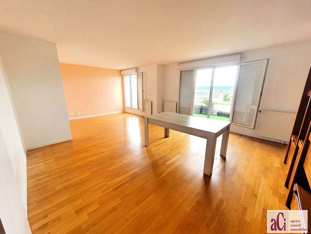 Appartement à FRESNES