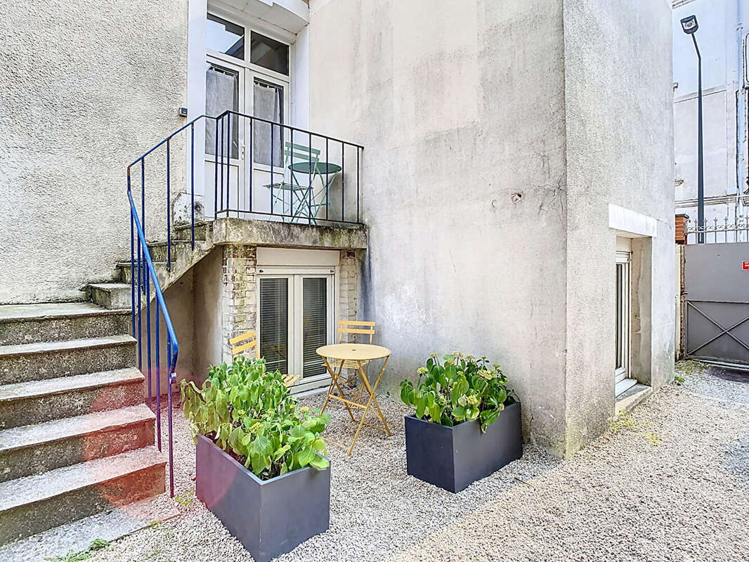 Tours Velpeau Appartement  T3 41.16 m2 rénové et meublé - photo 5