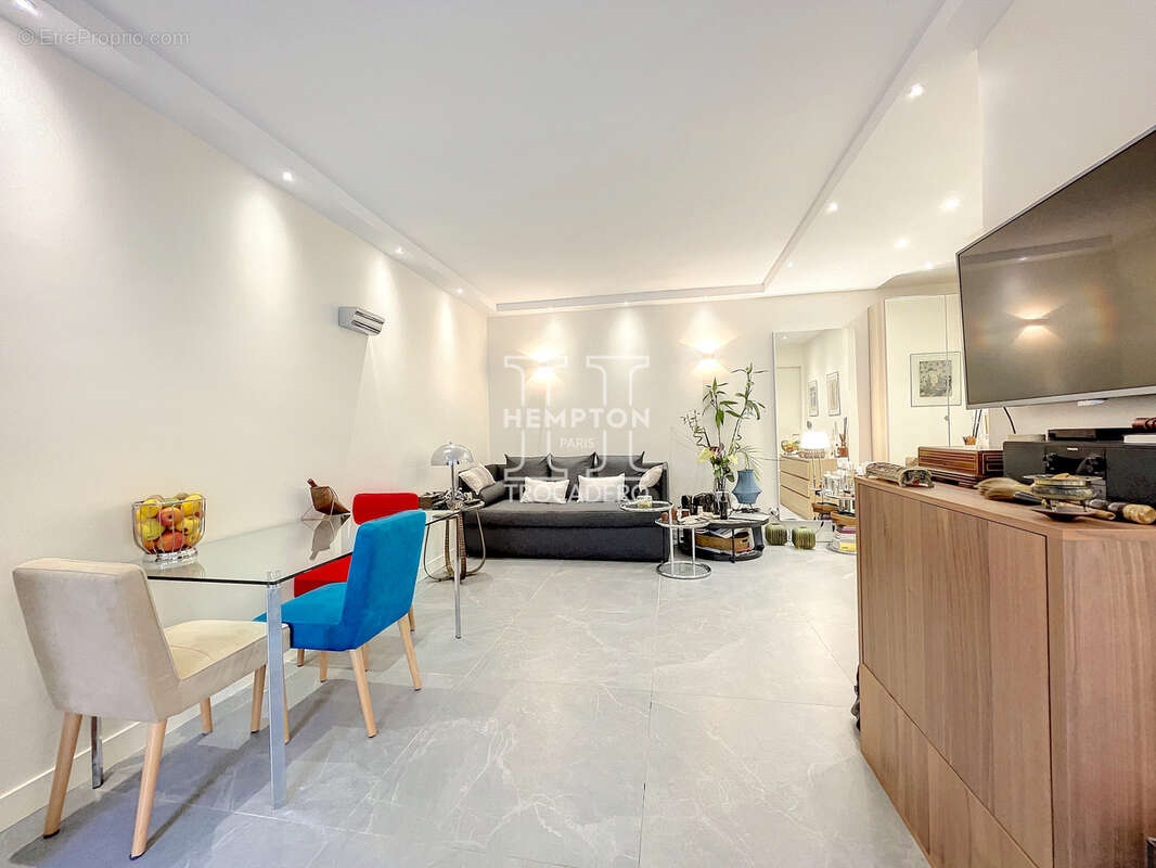 Appartement à PARIS-16E